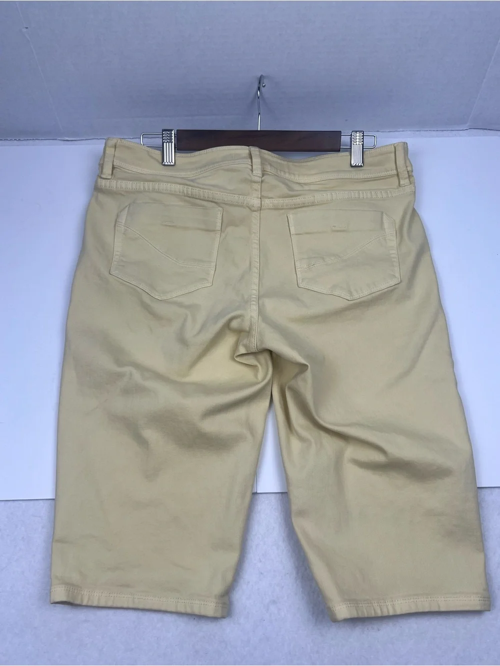 Tommy Bahama Denim Yellow Bermuda Shorts Women’s Size 12 Stretch